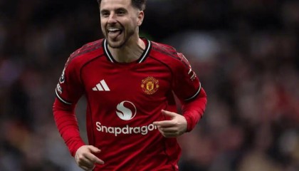 曼联主帅卡里克更新伤情，芒特即将复出德里赫特仍缺阵|曼彻斯特|梅森·芒特|富勒姆|西汉姆联|德里赫特伤缺_新浪体育_新浪新闻